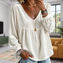 Blusa Manu com Decote V e Detalhes Geométricos